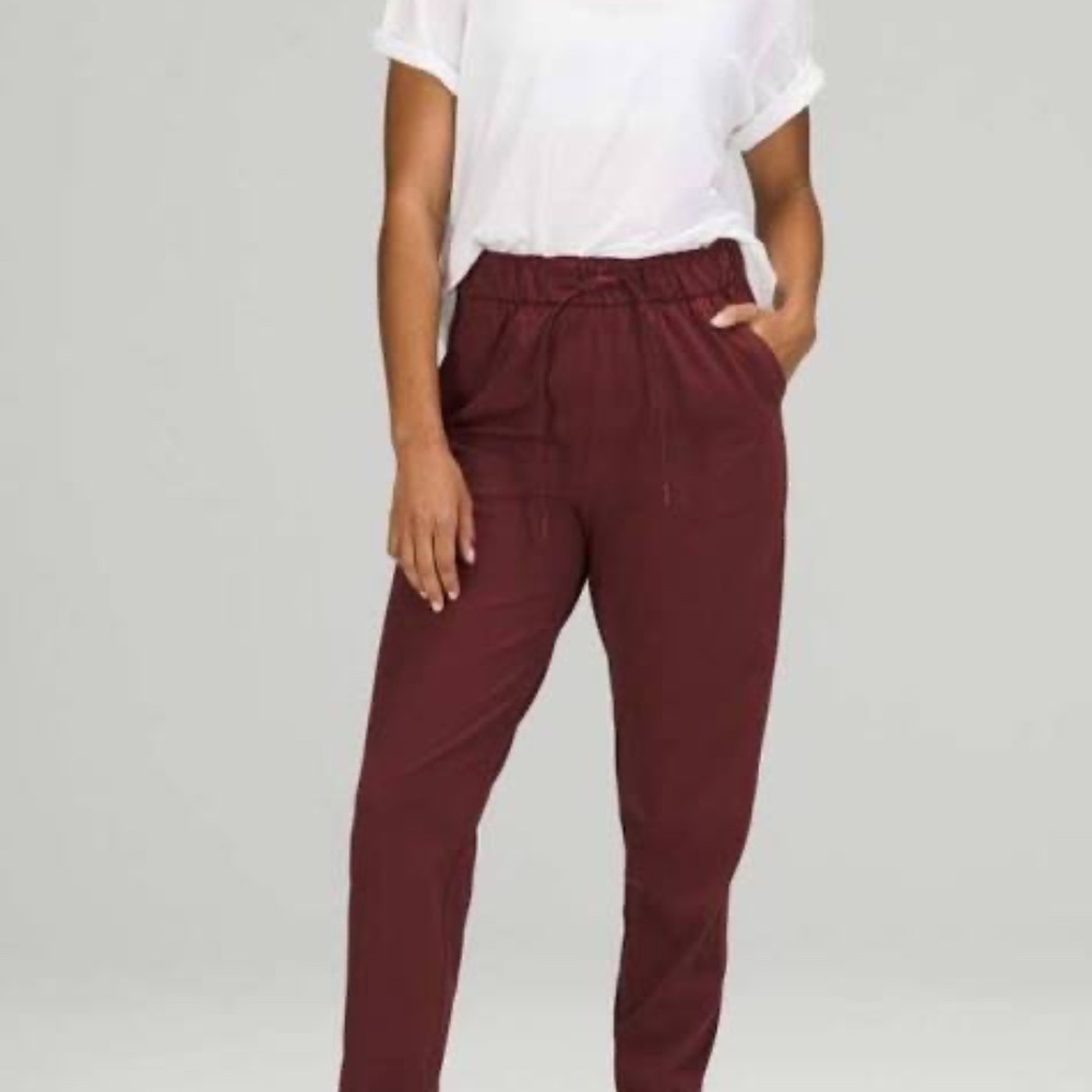 Lululemon Athletica Maroon Joggers Size 6